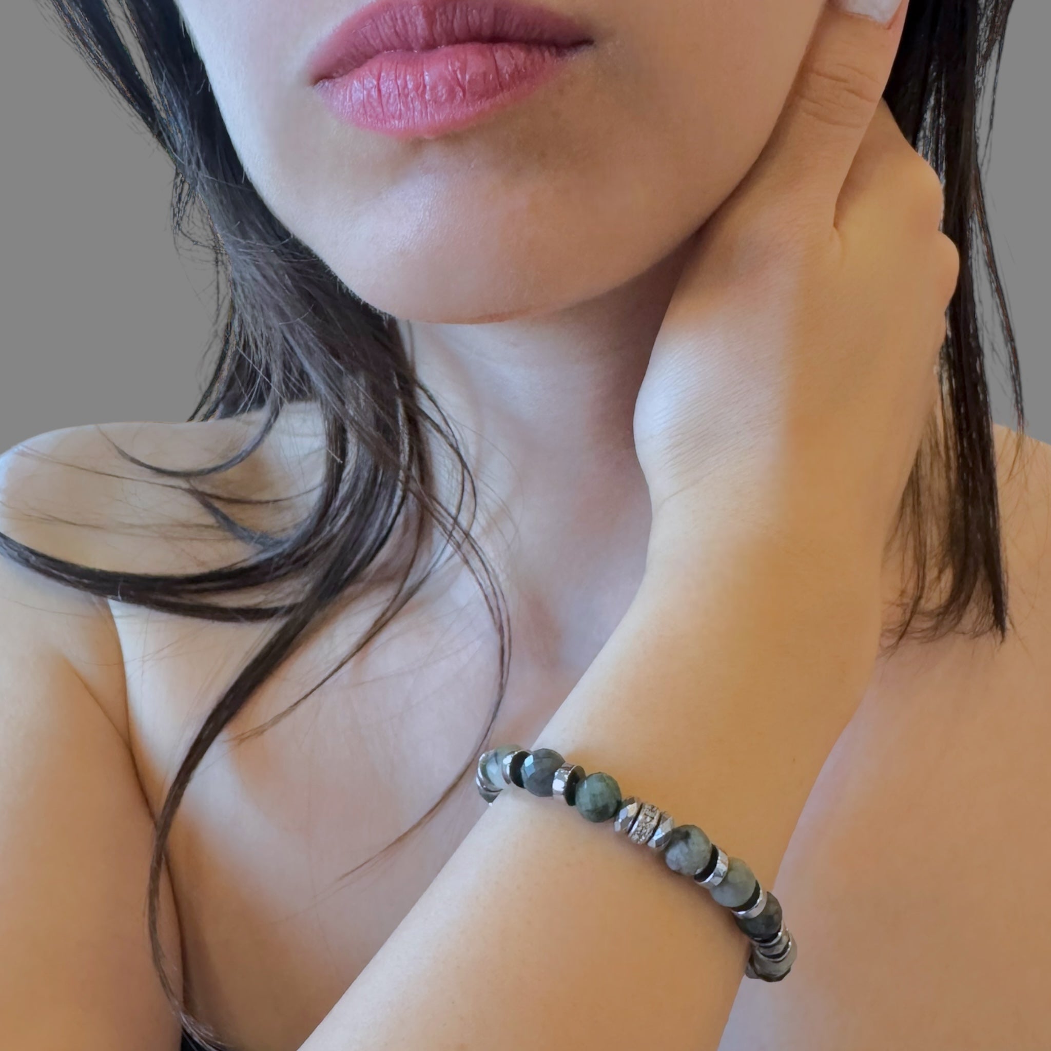 Bracciale smeraldo sfaccettato con punto luce Sharifa Crystals